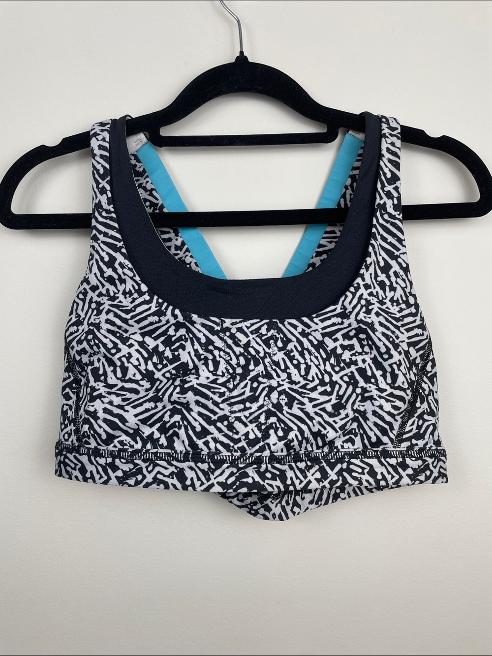 Lululemon Black & White Printed Sports Bra with Aqua Straps - Sz 8
